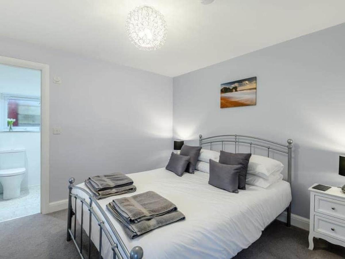 The Hideout, A Detached Lodge, Hot Tub, Heating, Wifi & Parking Long Bredy Eksteriør bilde